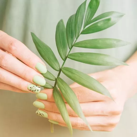 NATURAL NAILS